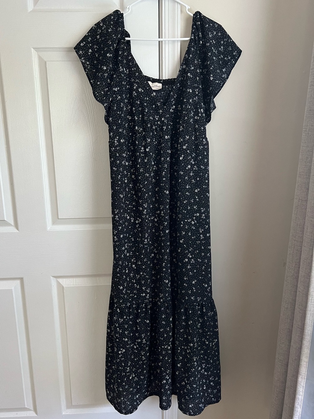 Universal Thread Black & White Floral Dot Flutter Sleeve V-Neck Midi Dress Large